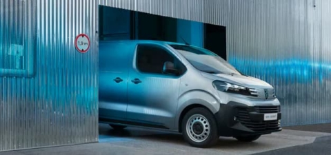 Le fourgon électrique Peugeot e-Expert en intervention professionnelle dans la Drôme